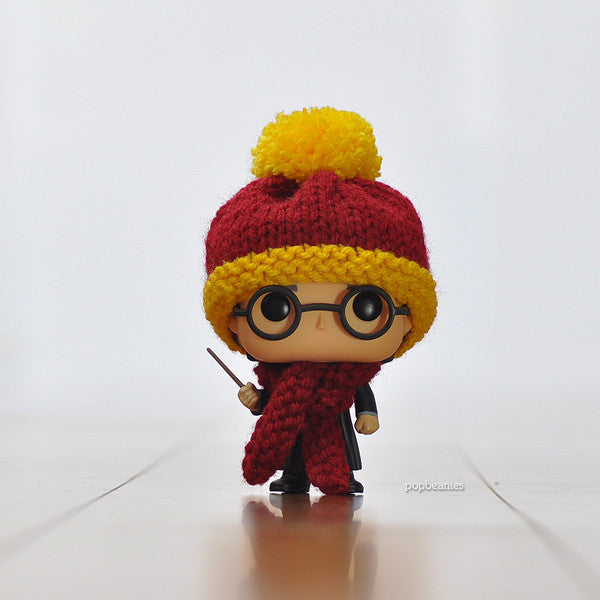 Pop! Apparel Knitted Beanie & Scarf Set [Gryffindor] - Fugitive Toys